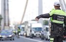 Sol şeritte trafik akışına engel olan sürücülere ağır ceza geliyor