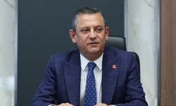 Özgür Özel iktidar olursa rakıya indirim yapacağını duyurdu!