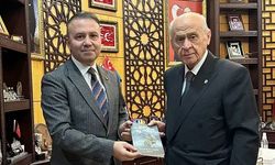 Devlet Bahçeli'nin basın danışmanı Yıldıray Çiçek'ten çok konuşulacak kum saati paylaşımı!