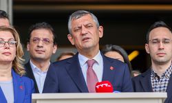 Özgür Özel'den Sırrı Süreyya Önder'e ziyaret: Silahların susacağı bir sürecin arifesinde çok önemli görev üstlenmişti
