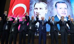 Bursa'da İYİ Parti'den ayrılan iki belediye daha AK Parti'ye geçti: Rozetleri Cumhurbaşkanı Erdoğan taktı