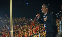 Özgür Özel, Başakşehir'de konuştu: Bunlar milletin sofrasından kalktı, Trump'ın sofrasına oturdu!
