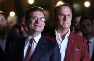 Ekrem İmamoğlu'ndan Mehmet Murat Çalık tepkisi: İçeride 15 kilo kaybetmiş insana zulmediyorsunuz