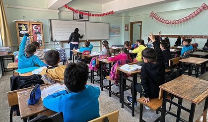MEB'den okullara talimat: Yılbaşı ve Noel kutlaması yasak!