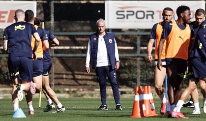 Fenerbahçe'de kalacak ve gidecek oyuncular belli oldu