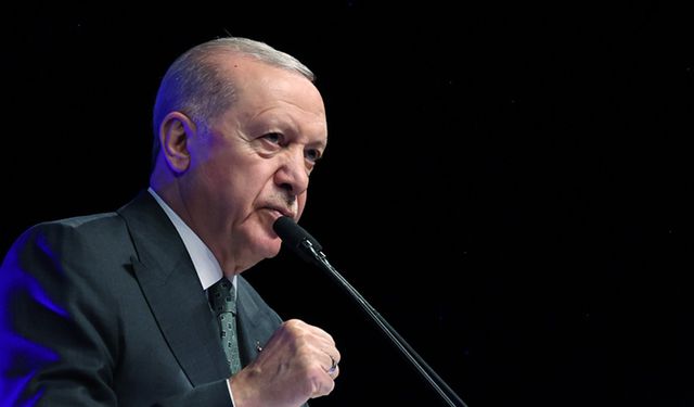 Cumhurbaşkanı Erdoğan'a telefon geldi, salondan ayrıldı