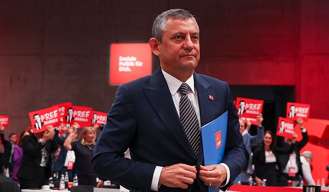 CHP'nin 'kurultay davası'nın ertelenmesinin ardından Özgür Özel'den ilk açıklama