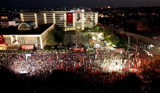 Ekrem İmamoğlu'nun mektubu Saraçhane'de okundu: "Adalet için ayağa kalkan bir milletin karşısında hiçbir güç duramaz"