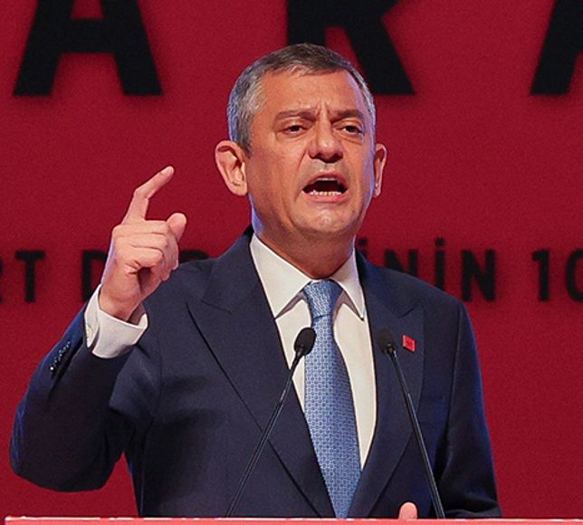 Özgür Özel'den Manavgat'taki 'baklava kutusu skandalı'na ilişkin açıklama: "Eğer yaptıysa Allah bin kere cezasını versin"