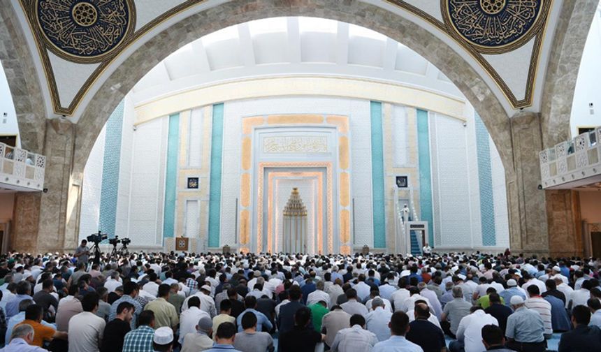Diyanet'ten çarpıcı hutbe: "Torpil yapmak, adam kayırmak, kamu malını çalmak haramdır!"