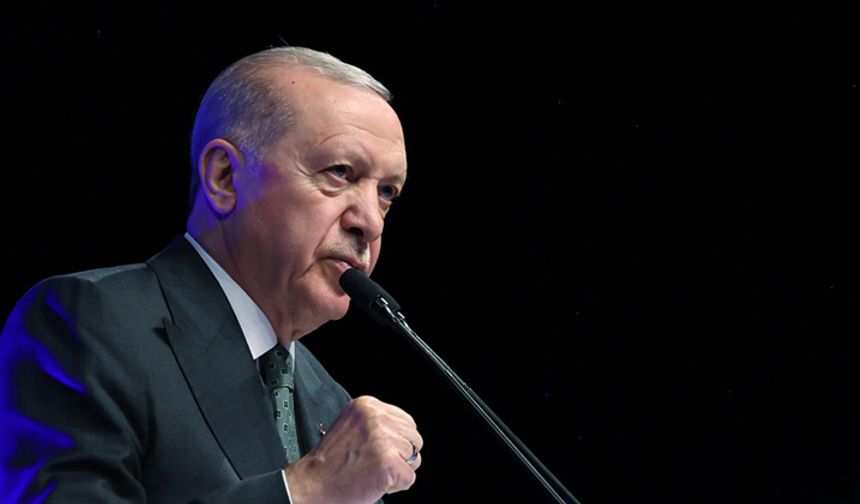 Cumhurbaşkanı Erdoğan'a telefon geldi, salondan ayrıldı